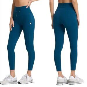 Vuori Daily Legging Size Small in Color Cosmo